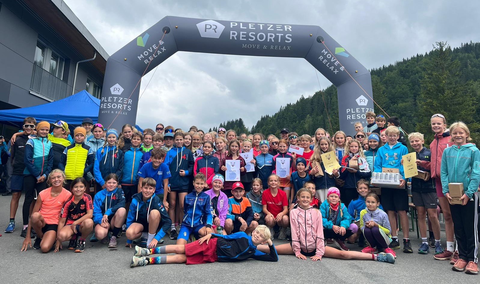 Helena Marie Skuk, Paul Poppernitsch und Julia Sophie Skuk auf Platz 1 am dritten Tag des Pletzer Resorts Sommer-Grand-Prix